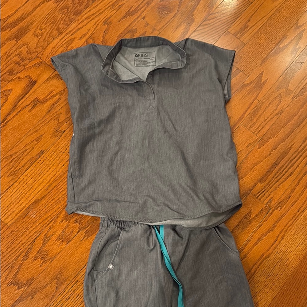 Figs Gray Scrub Set